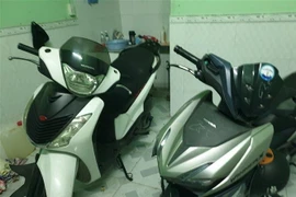 Hai chiếc xe máy nghi bị mất trộm được phát hiện trong một phòng trọ tại Bình Hòa. (Ảnh: TTXVN phát)