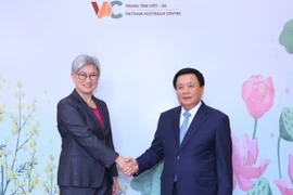 Giám đốc Học viện Chính trị Quốc gia Hồ Chí Minh Nguyễn Xuân Thắng và Thượng Nghị sỹ Penny Wong, Bộ trưởng Bộ Ngoại giao Australis đồng chủ trì diễn đàn. (Ảnh: Văn Điệp/TTXVN)