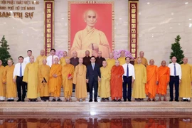 Phó Thủ tướng Trần Lưu Quang thăm, chúc mừng các chư tôn đức Giáo phẩm lãnh đạo Giáo hội Phật giáo Việt Nam nhân mùa An cư kiết hạ và Đại lễ Vu Lan-Báo hiếu năm 2023. (Ảnh: Xuân Khu/TTXVN)