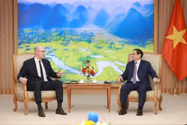 Thủ tướng Phạm Minh Chính tiếp Phó Thủ tướng Nga Dmitry Chernyshenko. (Ảnh: Dương Giang/TTXVN)