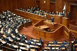 Thủ tướng Nhật Bản Fumio Kishida phát biểu tại phiên họp Quốc hội ở Tokyo. (Ảnh: AFP/TTXVN)