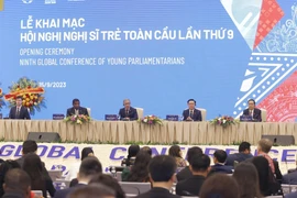 Chủ tịch Quốc hội Vương Đình Huệ, Chủ tịch Liên minh Nghị viện Thế giới Duarte Pacheco, Tổng Thư ký Liên minh Nghị viện Thế giới Martin Chungong, Chủ tịch Diễn đàn Nghị sỹ Trẻ IPU Dan Carden và đại biểu dự lễ khai mạc. (Ảnh: TTXVN)
