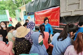 'Xe siêu thị đoàn viên Công đoàn' hỗ trợ người lao động có hoàn cảnh khó khăn. (Nguồn: Kinh tế và Đô thị)