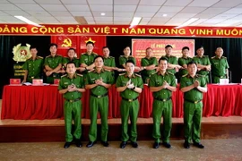 Ký kết giao ước phong trào thi đua đặc biệt. (Ảnh: Thành Chung/TTXVN)