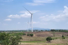 Nhiều nhà dân tại xã Ia Le cách trụ điện gió chỉ vài chục mét. (Ảnh: TTXVN phát)