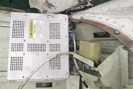 Động cơ của trực thăng Bell-05 được tìm thấy. (Ảnh: TTXVN phát)