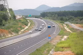 Cao tốc Phan Thiết-Dầu Giây tại lý trình km 25+419, đoạn qua xã Sông Phan, huyện Hàm Tân, Bình Thuận. (Ảnh: Nguyễn Thanh/TTXVN)