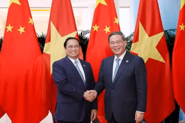 Thủ tướng Phạm Minh Chính và Thủ tướng Trung Quốc Lý Cường. (Ảnh: Dương Giang/TTXVN)