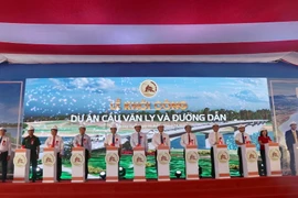 Lễ khởi công xây dựng cầu Văn Ly và đường dẫn. (Ảnh Trần Tĩnh/TTXVN)