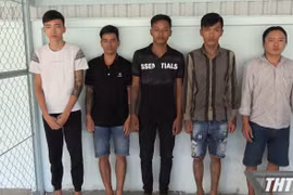 Năm đối tượng tại cơ quan công an. (Nguồn: Đài Phát thanh và Truyền hình Tiền Giang)