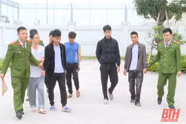 Đối tượng Nguyễn Bá Sơn và đồng bọn bị Công an thành phố Thanh Hóa bắt giữ. (Nguồn: Báo Thanh Hóa)