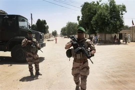 Binh sỹ Pháp tham gia chiến dịch Barkhane tại Faya-Largeau, miền Bắc Cộng hòa Chad, ngày 2/6/2022. (Ảnh: AFP/TTXVN)
