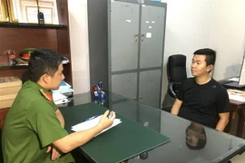 Đối tượng Huỳnh Hữu Tường tại Cơ quan Điều tra. (Ảnh: TTXVN phát)