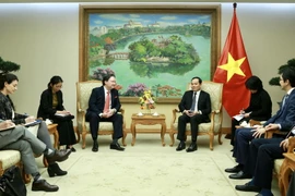 Phó Thủ tướng Chính phủ Trần Lưu Quang tiếp Đại sứ đặc mệnh toàn quyền Hoa Kỳ tại Việt Nam Marc E. Knapper. (Ảnh: TTXVN)