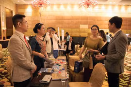 Hoạt động gặp gỡ, trao đổi tìm hiểu về các sản phẩm và dịch vụ du lịch dành riêng cho thị trường khách du lịch Campuchia. (Ảnh: Huỳnh Thảo/TTXVN)