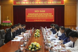 Toàn cảnh hội đàm giữa đoàn đại biểu Ban quản lý Khu kinh tế tỉnh Cao Bằng (Việt Nam) và Cục Thương vụ thành phố Bách Sắc, tỉnh Quảng Tây, Trung Quốc. (Ảnh: Chu Hiệu/TTXVN)