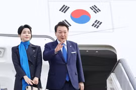 Tổng thống Hàn Quốc Yoon Suk Yeol và Phu nhân. (Nguồn: TTXVN)