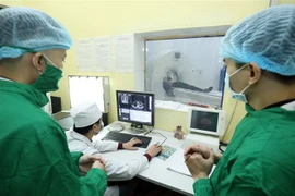 Chụp cắt lớp vi tính cho bệnh nhân. (Ảnh minh họa. Nguồn: TTXVN)