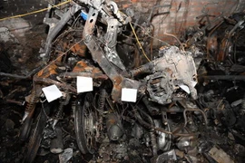 Hiện trường vụ cháy chung cư mini ở phố Khương Hạ, Thanh Xuân, Hà Nội. (Ảnh: Dương Giang/TTXVN)