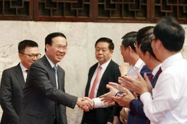 Chủ tịch nước Võ Văn Thưởng và các đại biểu dự Lễ trao Giải Báo chí Quốc gia lần thứ XVII năm 2022. (Ảnh: Thống Nhất/TTXVN)