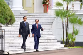 Tổng thống Indonesia Joko Widodo (trái) và Thủ tướng Timor Leste Taur Matan Ruak tại cuộc gặp ở Bogor ngày 13/2. (Ảnh: AFP/TTXVN)