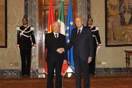 Tổng thống Giorgio Napolitano đón Tổng Bí thư Nguyễn Phú Trọng thăm cấp Nhà nước Cộng hòa Italy (21/1/2013). Trong chuyến thăm này, hai bên đã ký Tuyên bố chung thiết lập quan hệ Đối tác Chiến lược giữa Việt Nam và Italy. (Ảnh: Trí Dũng/TTXVN)