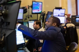Giao dịch tại sàn chứng khoán New York, Mỹ. (Nguồn: THX/TTXVN)
