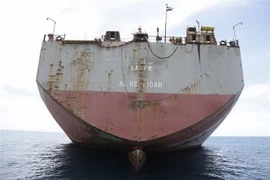 Tàu chở dầu FSO Safer ở ngoài khơi cảng Ras Issa, tỉnh Hodeidah, Yemen. (Nguồn: THX/TTXVN)