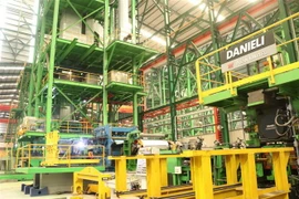 Công ty cổ phần thép TVP đầu tư các trang thiết bị máy móc hiện đại nhằm hoàn thiện các sản phẩm, đáp ứng nhu cầu thị trường. (Ảnh: Bùi Giang/TTXVN)