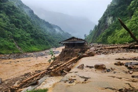 Cảnh tượng tan hoang ở xã Khao Mang, huyện Mù Cang Chải sau cơn lũ ống. (Ảnh: Tuấn Anh/TTXVN)