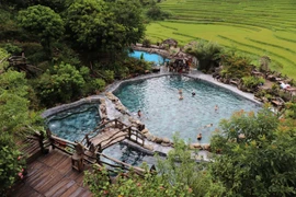 Tắm suối khoáng nóng ở Trạm Tấu, Yên Bái. (Nguồn: Vietnam+)