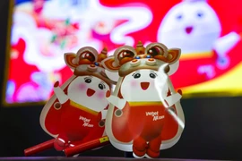 Đón Tết Trung Thu, Vietjet dành tặng các em nhỏ và khách hàng những chiếc lồng đèn Amy độc đáo, dễ thương cùng không khí ấm áp, yêu thương, cùng “phá cỗ, trông trăng." 