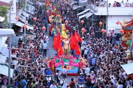 Tình cảm đặc biệt dành cho Chủ tịch Hồ Chí Minh của người dân thành phố thể hiện trong Lễ hội Nguyên tiêu của đồng bào người Hoa, quận 5. (Ảnh: Xuân Khu/TTXVN)
