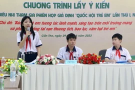 Đoàn Chủ tọa 'đại biểu Quốc hội thiếu nhi' tham gia điều hành phiên họp. (Ảnh: Trung Kiên/TTXVN)