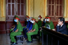 Tám bị cáo hầu tòa. (Ảnh: Thành Chung/TTXVN)