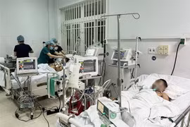 Bệnh nhân ngộ độc botulinum được điều trị tại Bệnh viện Đa khoa Khu vực Bắc Quảng Nam. (Ảnh: TTXVN phát)