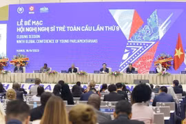 Chủ tịch Quốc hội Vương Đình Huệ và đại biểu dự Phiên Bế mạc. (Ảnh: TTXVN)