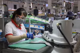 Các doanh nghiệp xuất khẩu duy trì sản xuất trong thời gian giãn cách xã hội do dịch COVID-19. (Nguồn: TTXVN)