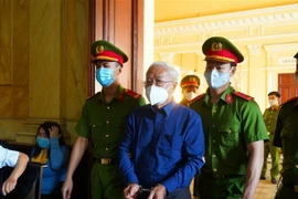 Bị cáo Trần Phương Bình hầu tòa trong vụ án thứ 4 về vi phạm quy định cho vay tại Ngân hàng Đông Á. (Ảnh: Thành Chung/TTXVN)