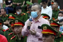 Bị cáo Vũ Hồng Nam, cựu Đại sứ Việt Nam tại Nhật Bản khai báo trước tòa. (Ảnh: Phạm Kiên/TTXVN)