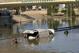 Cảnh ngập lụt ở thành phố miền Đông Derna, Libya ngày 12/9. (Ảnh: AFP/TTXVN)
