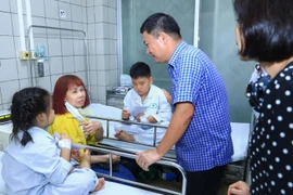 Vụ cháy chung cư mini: Thăm hỏi, hỗ trợ gia đình các nạn nhân
