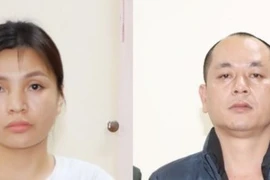 Hai đối tượng liên quan vụ án mua bán hóa đơn. (Ảnh: TTXVN phát)