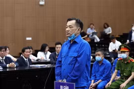 Bị cáo Nguyễn Ngọc Hai, cựu Chủ tịch Ủy ban Nhân dân tỉnh Bình Thuận khai báo trước tòa. (Ảnh: Phạm Kiên/TTXVN)