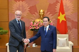 Phó Chủ tịch Thường trực Quốc hội Trần Thanh Mẫn tiếp nguyên Thủ tướng Cộng hòa Pháp Edouard Philippe. (Ảnh: Minh Đức/TTXVN)