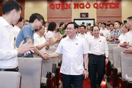 Chủ tịch Quốc hội Vương Đình Huệ và Đoàn đại biểu Quốc hội thành phố Hải Phòng tiếp xúc cử tri chuẩn bị Kỳ họp thứ năm, Quốc hội khóa XV tại quận Ngô Quyền, thành phố Hải Phòng. (Ảnh: Doãn Tấn/TTXVN)