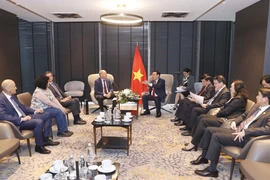 Chủ tịch Quốc hội Vương Đình Huệ tiếp lãnh đạo một số tập đoàn, doanh nghiệp lớn của Bulgaria. (Ảnh: Doãn Tấn/TTXVN)