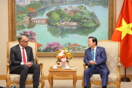 Phó Thủ tướng Trần Hồng Hà tiếp ông Surendra Rosha, đồng Tổng Giám đốc điều hành khu vực châu Á-Thái Bình Dương của ngân hàng HSBC. (Ảnh: Văn Điệp/TTXVN)