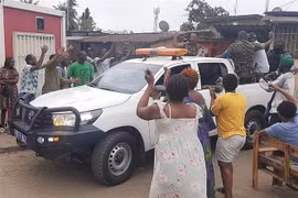 Lực lượng an ninh Gabon tuần tra trên đường phố thủ đô Libreville. (Ảnh: AFP/TTXVN)