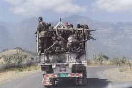Lực lượng Phòng vệ Quốc gia Ethiopia tuần tra ngày 13/12/2021. (Ảnh: AFP/TTXVN)